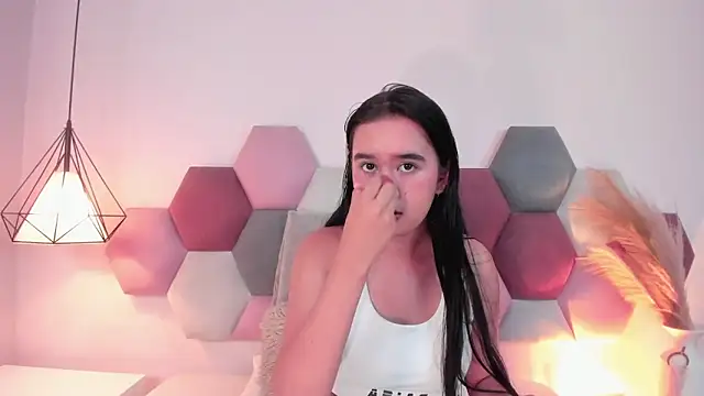 Snapshot of LaraGoldd chatting on 11/14/25, 10:40 LaraGoldd online show from 11/14/25, 10:40