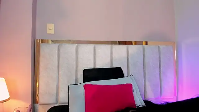 Snapshot of LaraGoldd chatting on 01/09/26, 12:46 LaraGoldd online show from 01/09/26, 12:46