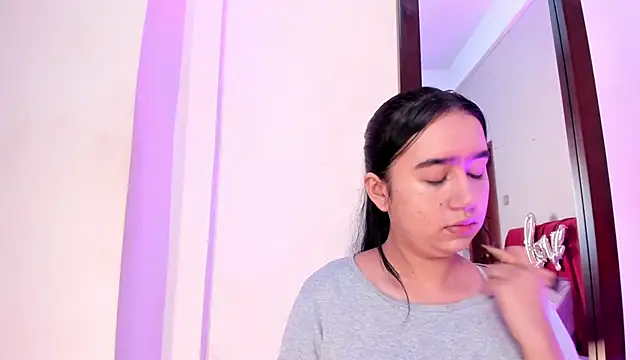 Snapshot of LaraGoldd chatting on 02/14/26, 12:51 LaraGoldd online show from 02/14/26, 12:51