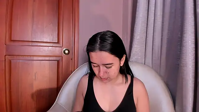 Snapshot of LaraGoldd chatting on 02/17/26, 12:51 LaraGoldd online show from 02/17/26, 12:51