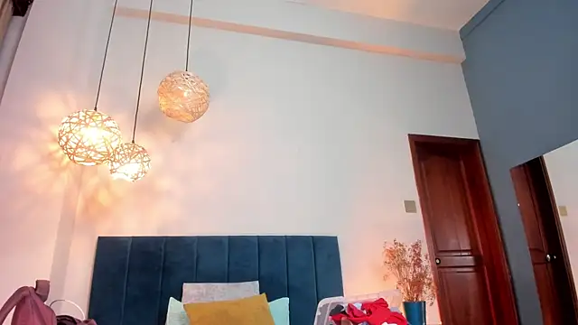 Snapshot of LaraGoldd chatting on 02/24/26, 12:41 LaraGoldd online show from 02/24/26, 12:41