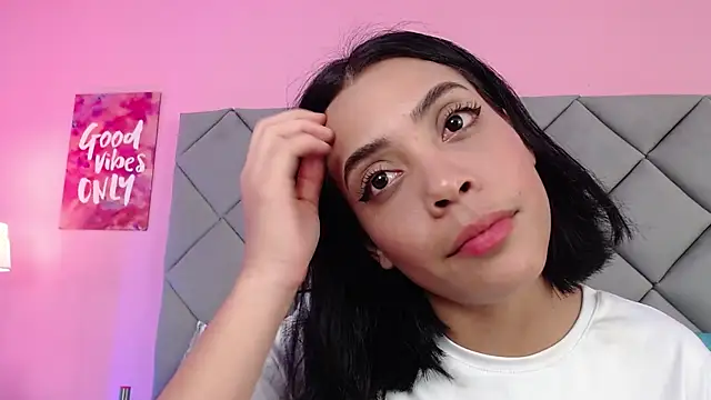 SaraSchmitt online show from 03/06/25, 07:21