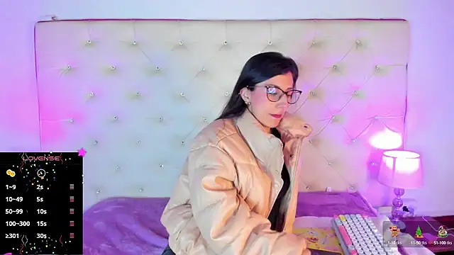  jade white  online show from 12/21/24, 12:06