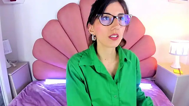  jade white  online show from 02/03/25, 12:14