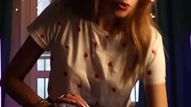 Snapshot of norakisses chatting on 12/27/24, 10:01 norakisses online show from 12/27/24, 10:01