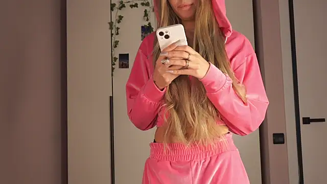 norakisses online show from 04/21/26, 09:26