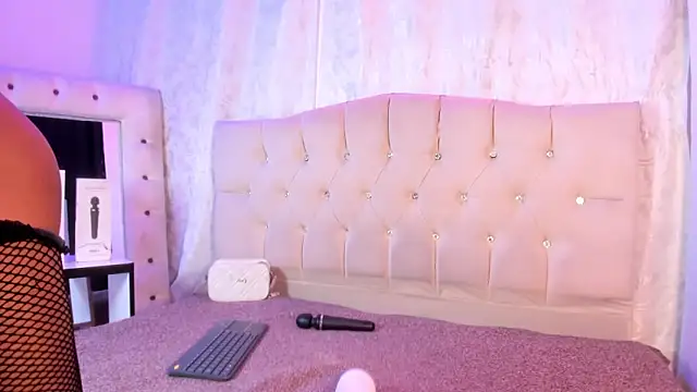 Strella ferrera online show from 12/19/25, 09:11