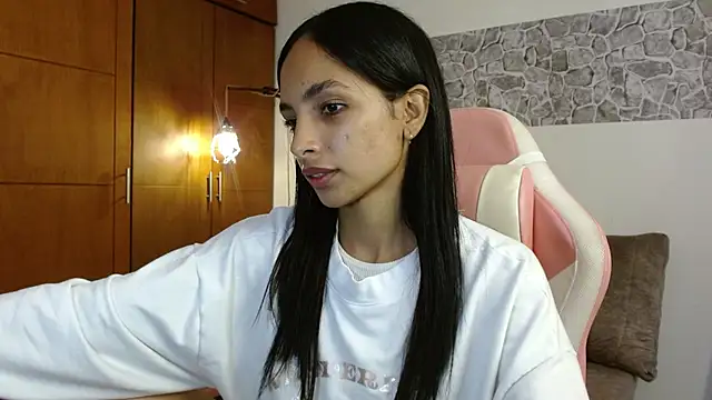 Snapshot of AnnitaSerna_ chatting on 10/10/25, 03:33 AnnitaSerna  online show from 10/10/25, 03:33