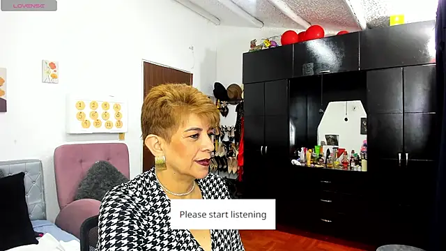 Snapshot of Angelina_Stone_65 chatting on 05/15/26, 12:39 Angelina Stone 65 online show from 05/15/26, 12:39