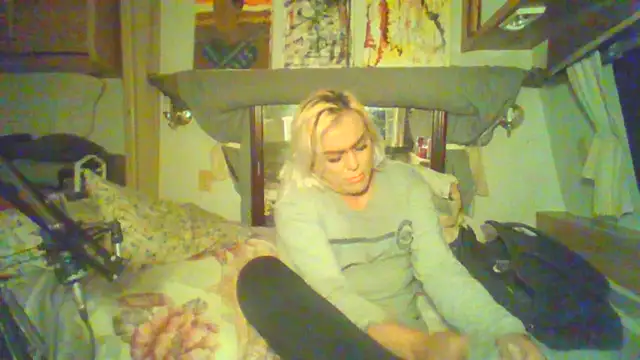 HoneyBdaQueen online show from 10/21/25, 07:53