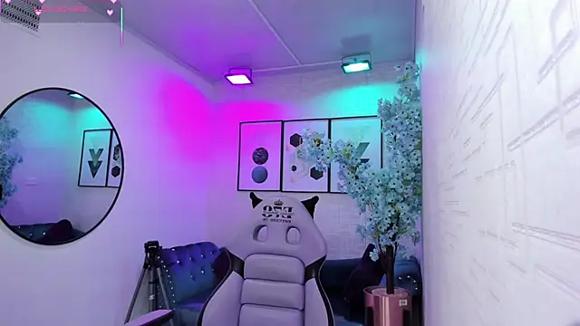 Tiara rr online show from 04/14/26, 03:34