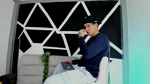 JUSTIN FULLER1 online show from 11/08/25, 12:11