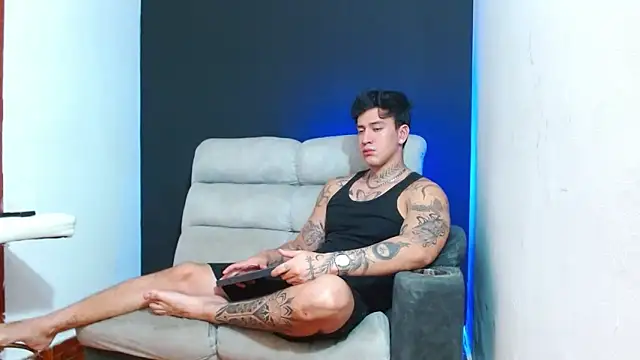 Snapshot of JUSTIN_FULLER1 chatting on 06/11/26, 03:32 JUSTIN FULLER1 online show from 06/11/26, 03:32