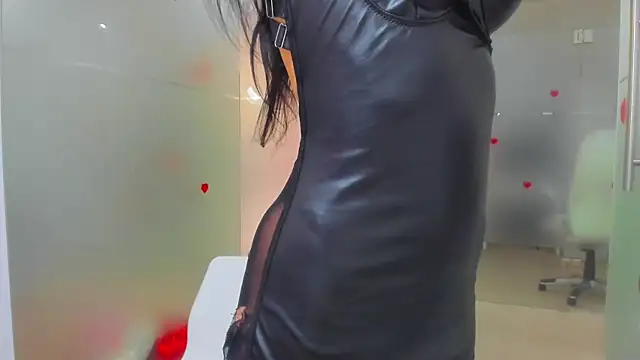 Snapshot of Queenrafaella chatting on 05/05/26, 10:01 Queenrafaella online show from 05/05/26, 10:01