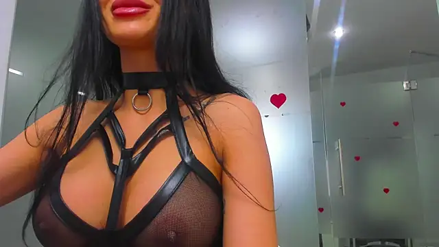 Snapshot of Queenrafaella chatting on 05/20/26, 03:56 Queenrafaella online show from 05/20/26, 03:56