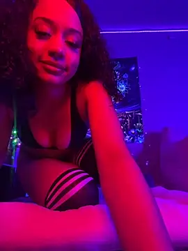 Snapshot of redbonejada chatting on 12/23/25, 12:41 redbonejada online show from 12/23/25, 12:41