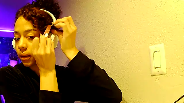 Snapshot of redbonejada chatting on 02/06/26, 04:43 redbonejada online show from 02/06/26, 04:43