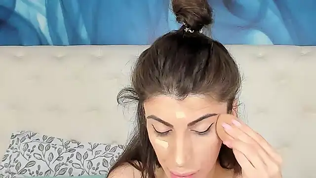 SkinnyDolly online show from 10/27/25, 03:10