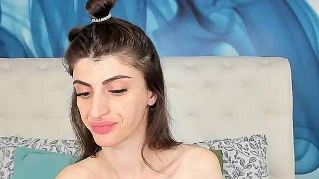 SkinnyDolly online show from 11/21/25, 03:05