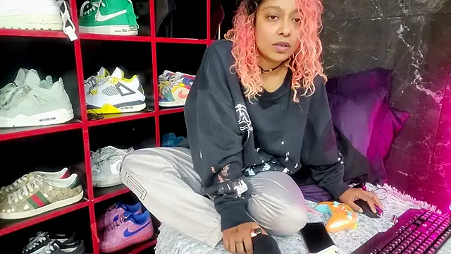 Indianbrownie online show from 05/16/26, 07:38