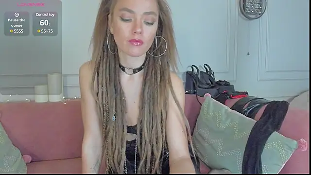 Snapshot of KellyFouler chatting on 02/05/25, 01:33 KellyFouler online show from 02/05/25, 01:33