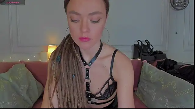 Snapshot of KellyFouler chatting on 02/10/25, 01:44 KellyFouler online show from 02/10/25, 01:44