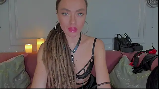 Snapshot of KellyFouler chatting on 02/22/25, 01:57 KellyFouler online show from 02/22/25, 01:57