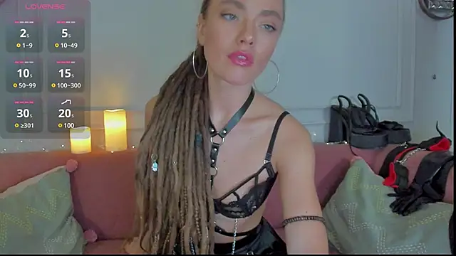 Snapshot of KellyFouler chatting on 02/22/25, 05:02 KellyFouler online show from 02/22/25, 05:02