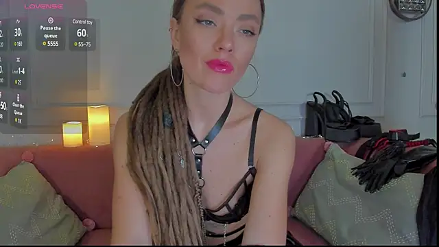 Snapshot of KellyFouler chatting on 02/23/25, 01:32 KellyFouler online show from 02/23/25, 01:32