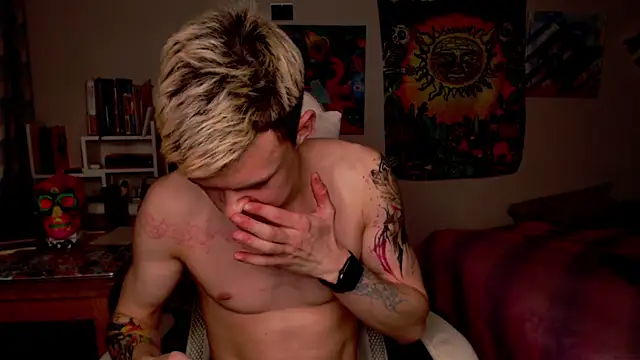 hornyadamsex online show from 04/23/26, 07:16