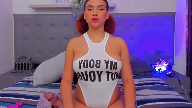 JulianaWaldo online show from 11/19/25, 03:34