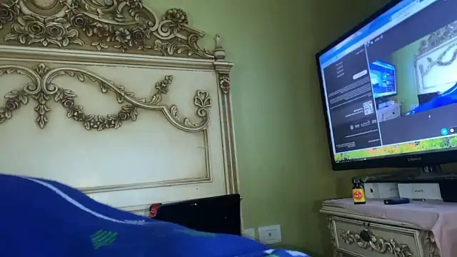 emylolo9 online show from 01/04/25, 07:34