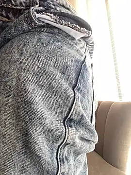 Snapshot of im_lorein chatting on 02/14/25, 02:12 im lorein online show from 02/14/25, 02:12