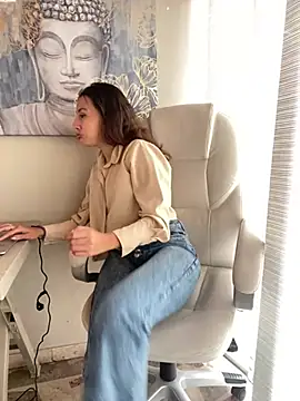 Snapshot of im_lorein chatting on 02/21/25, 12:06 im lorein online show from 02/21/25, 12:06