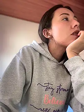 Snapshot of im_lorein chatting on 10/21/25, 02:07 im lorein online show from 10/21/25, 02:07