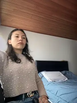 Snapshot of im_lorein chatting on 10/24/25, 03:19 im lorein online show from 10/24/25, 03:19