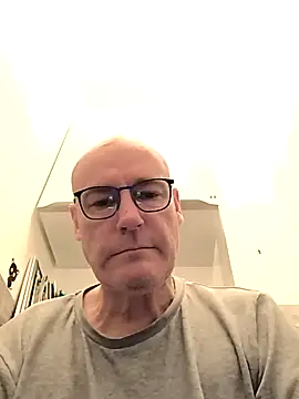 Snapshot of bogland33 chatting on 02/11/25, 02:13 bogland33 online show from 02/11/25, 02:13