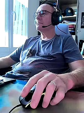Snapshot of bogland33 chatting on 02/16/25, 02:10 bogland33 online show from 02/16/25, 02:10