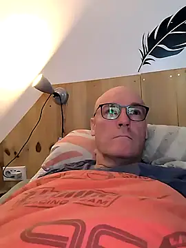 Snapshot of bogland33 chatting on 02/17/25, 06:15 bogland33 online show from 02/17/25, 06:15