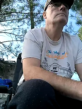 Snapshot of bogland33 chatting on 02/19/25, 01:17 bogland33 online show from 02/19/25, 01:17