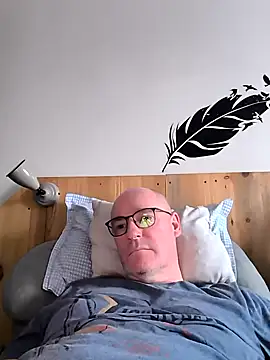 Snapshot of bogland33 chatting on 02/19/25, 04:55 bogland33 online show from 02/19/25, 04:55