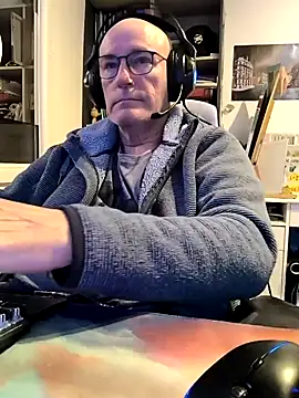 Snapshot of bogland33 chatting on 02/19/25, 07:59 bogland33 online show from 02/19/25, 07:59