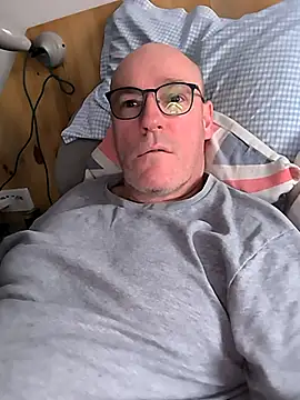 Snapshot of bogland33 chatting on 02/20/25, 05:18 bogland33 online show from 02/20/25, 05:18