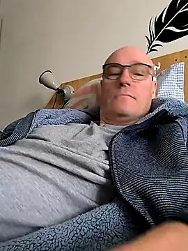 Snapshot of bogland33 chatting on 02/25/25, 10:58 bogland33 online show from 02/25/25, 10:58