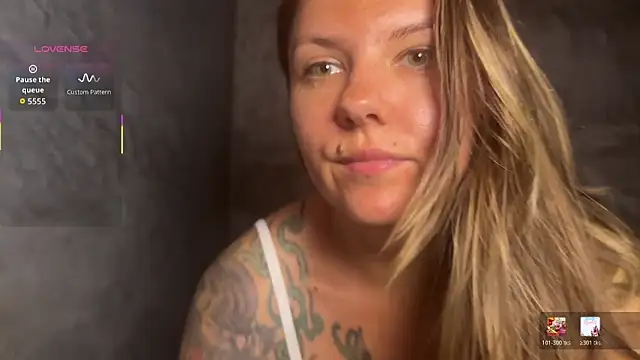 Snapshot of _private_person_ chatting on 02/01/26, 02:26 private person online show from 02/01/26, 02:26