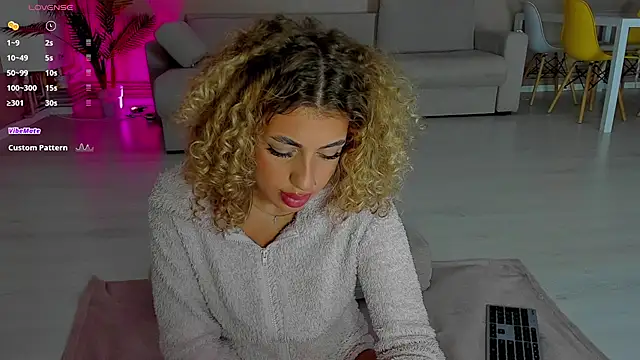 CurlyAnt0 online show from 10/24/25, 05:26