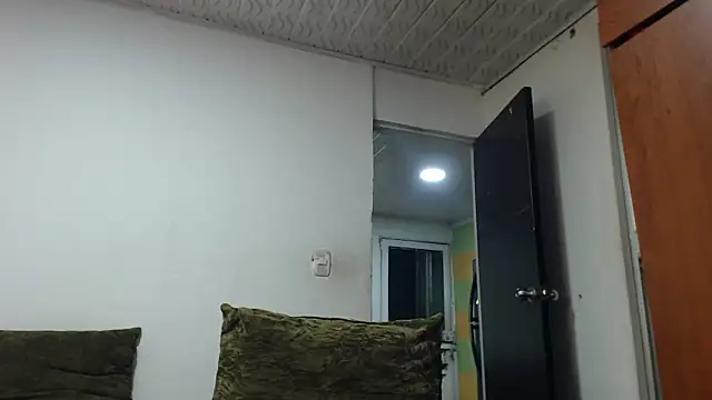 carolina linarez69 online show from 04/26/26, 12:41