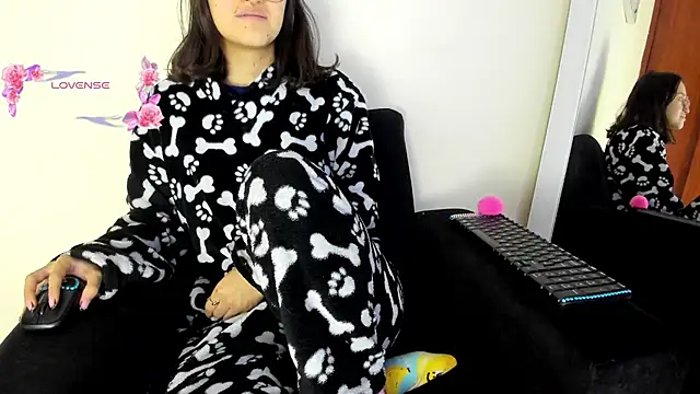 its  angelica  online show from 02/13/25, 06:38