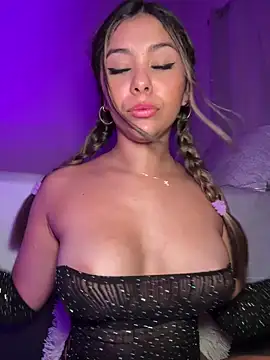 Snapshot of tuckersabrina chatting on 03/01/25, 02:44 tuckersabrina online show from 03/01/25, 02:44