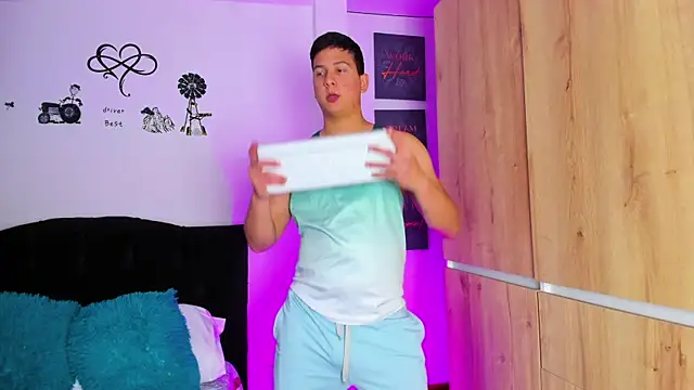 Snapshot of ANDREZALVAREZ chatting on 12/03/24, 03:09 ANDREZALVAREZ online show from 12/03/24, 03:09